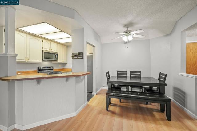 Image 23 of 25 For 25930 Kay Ave  201