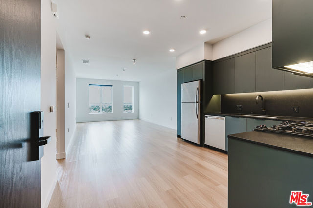 10601 Washington Boulevard, Culver City CA: https://media.crmls.org/mediaz/15297fc5-4eed-4e81-ad50-6029962b5e83.jpg