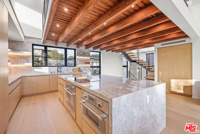 2530 Beverley Avenue, Santa Monica CA: https://media.crmls.org/mediaz/1529abcf-7d3a-4f17-8228-a27f9832941c.jpg