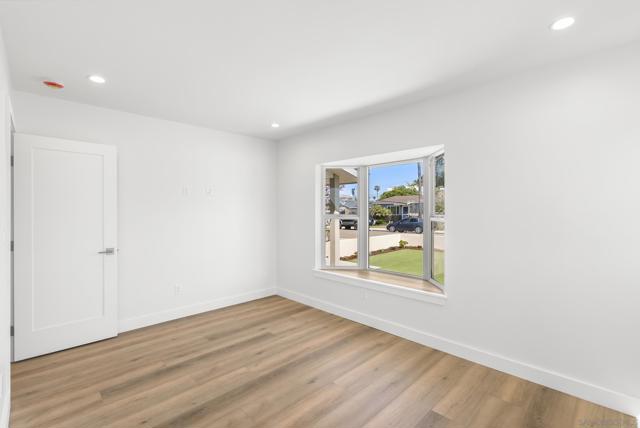 291 Ebony Avenue, Imperial Beach CA: https://media.crmls.org/mediaz/1529d45f-50f9-4555-a178-76014bd65e0f.jpg