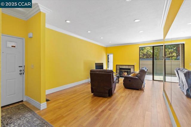 1063 Foxchase Dr, San Jose CA: https://media.crmls.org/mediaz/1529e331-8169-4f51-a8f1-e821163d8e3b.jpg