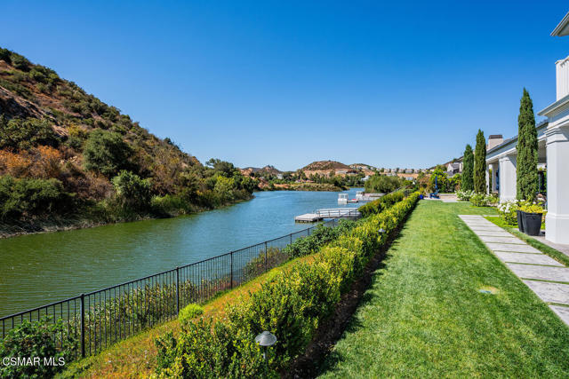 2385 Calbourne Court, Lake Sherwood CA: https://media.crmls.org/mediaz/152a0494-282b-4aaa-9101-830e6bdd719b.jpg