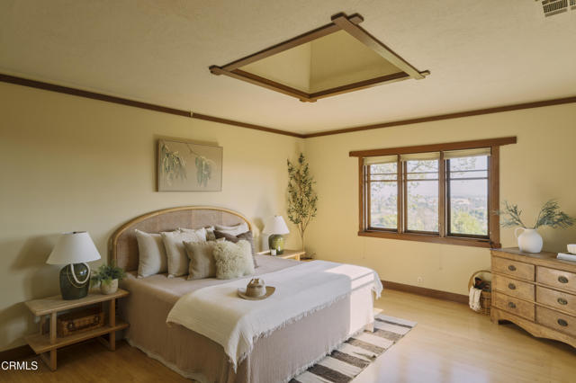 402 Lynn Drive, Ventura CA: https://media.crmls.org/mediaz/152aa360-0137-424d-ba23-565d701370fb.jpg