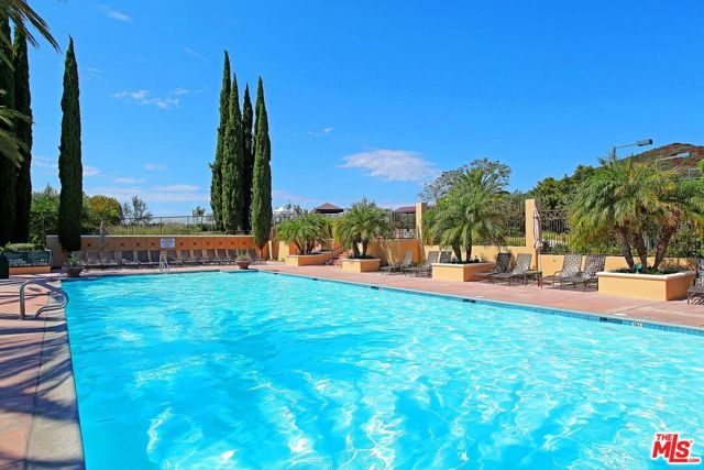 16814 Calle Bellevista, Pacific Palisades CA: https://media.crmls.org/mediaz/152adb2f-8c3f-49c3-9d98-752a0396f6df.jpg