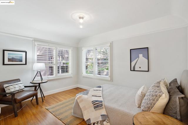 Image 20 of 37 For 1633 Trestle Glen Rd