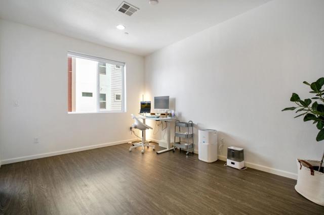 323 Flinder Place, San Jose CA: https://media.crmls.org/mediaz/152b051d-fb12-4951-8789-4d7498a7a74f.jpg