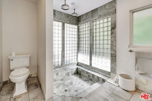 3530 Royal Woods Drive, Sherman Oaks CA: https://media.crmls.org/mediaz/152b94b2-8465-4a17-9204-6f98f77fef8b.jpg