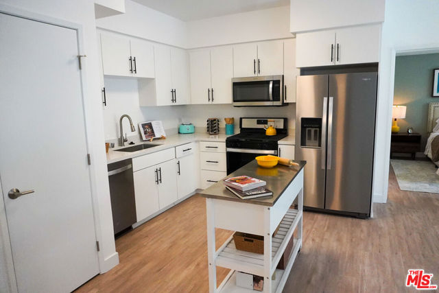 10568 Promenade Gateway, El Monte CA: https://media.crmls.org/mediaz/152bc7d0-8080-4a0b-ad06-3b3c337ab0eb.jpg