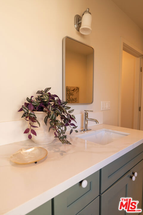 5200 S St Andrews Place, Los Angeles CA: https://media.crmls.org/mediaz/152c61e7-5b1e-4be8-a8bb-66d779e900be.jpg