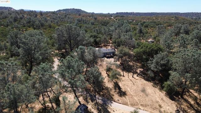 12078 Wade Ln, Burson CA: https://media.crmls.org/mediaz/152c7679-e5f2-471a-8e58-7aad09ea97ae.jpg