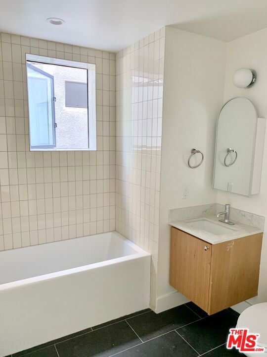 1822 Overland Avenue, Los Angeles CA: https://media.crmls.org/mediaz/152cc33e-2ce8-4511-82b9-ccb1d2ece521.jpg