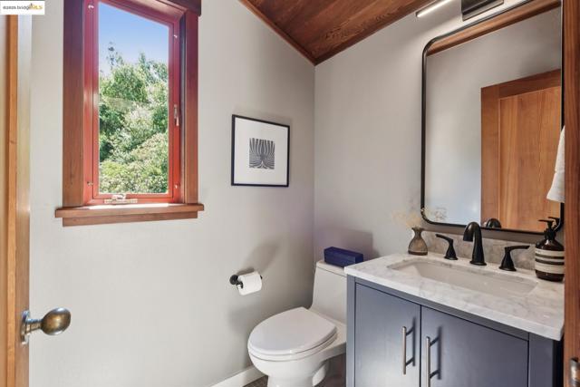 737 Woodhaven Rd, Berkeley CA: https://media.crmls.org/mediaz/152d1dd7-23ad-40d4-bc5e-84ae82deb506.jpg