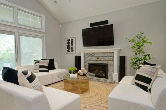6892 Villagewood Way, San Jose CA: https://media.crmls.org/mediaz/152db399-4850-4ec9-b140-12e16dae5095.jpg