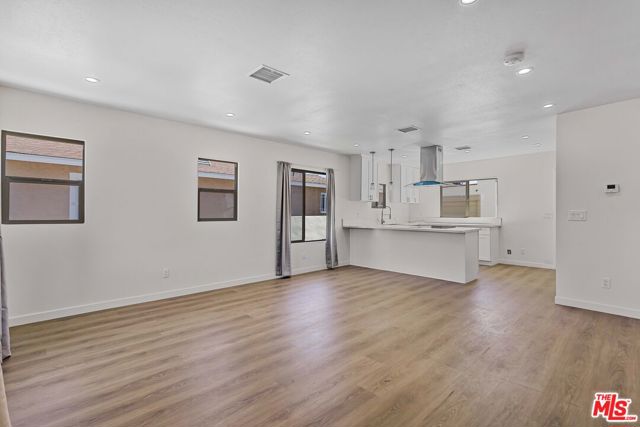 1622 W 66th Street, Los Angeles CA: https://media.crmls.org/mediaz/152dd20d-62e7-4e96-a778-0aedebd7edda.jpg