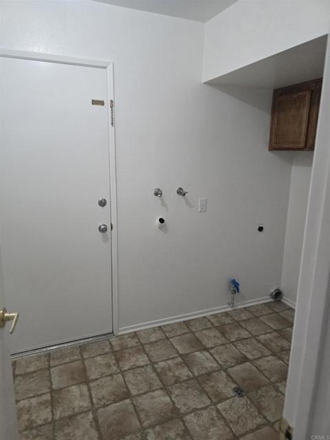 Detail Gallery Image 4 of 17 For 1882 Olamar Way, San Diego,  CA 92139 - 4 Beds | 3 Baths