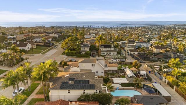 4474 Niagara Ave, San Diego CA: https://media.crmls.org/mediaz/152e0890-4111-49ec-8d07-8d71162a2a86.jpg