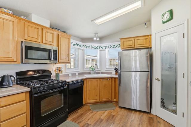 433 Sylvan Avenue, Mountain View CA: https://media.crmls.org/mediaz/152ebb52-96dc-40bb-8316-aa75f3325e9e.jpg