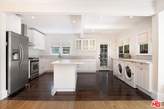 720 N Ogden Drive, Los Angeles CA: https://media.crmls.org/mediaz/152ec0c7-01f3-465b-8405-a21ba13df937.jpg