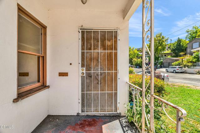 4127 Scandia Way, Los Angeles CA: https://media.crmls.org/mediaz/152ed0e3-22b2-44a0-a807-505c8a31848e.jpg