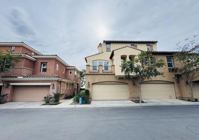 1355 Sky Ridge Ct, San Marcos CA: https://media.crmls.org/mediaz/152ee4ab-b6ab-49a8-a741-e87fdcb0c7ca.jpg