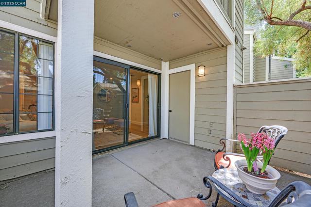 160 Eastridge Dr, San Ramon CA: https://media.crmls.org/mediaz/152f14e3-bf5e-473d-877d-f19834ae4348.jpg