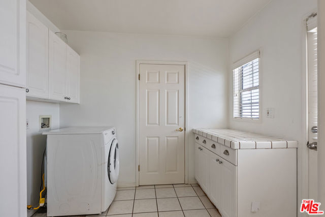 4659 Morse Avenue, Sherman Oaks CA: https://media.crmls.org/mediaz/152f6757-1cd6-4198-bc71-c17f56afe7ff.jpg