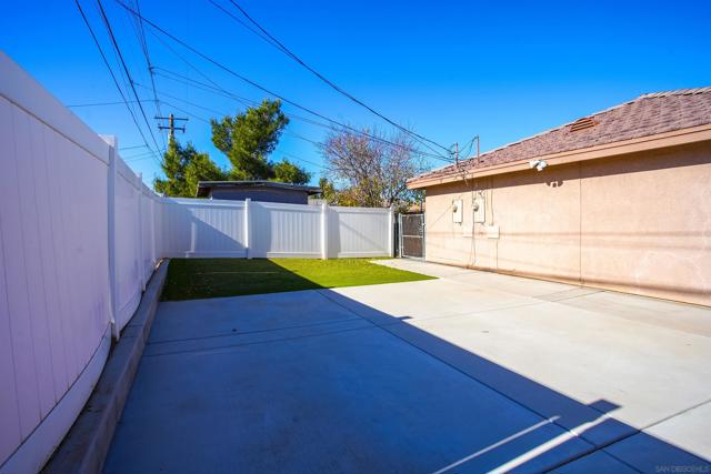 16475 Vine St, Hesperia, California 92345, ,Multi-Family,For Sale,Vine St,240025582SD