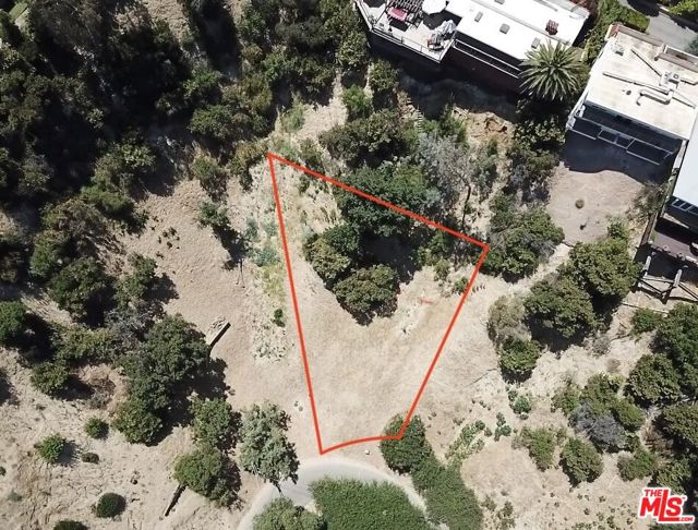 4601 Ensenada Drive, Woodland Hills CA: https://media.crmls.org/mediaz/152fdee4-feb8-41ff-b31d-9fee60bd8d16.jpg