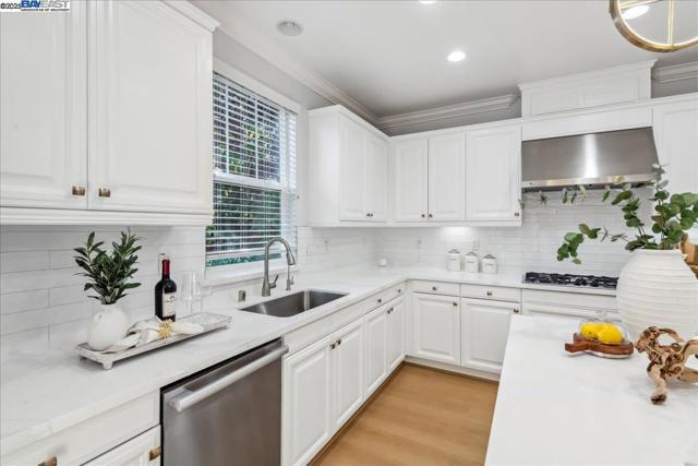 4875 Thorndike Ln, Dublin CA: https://media.crmls.org/mediaz/152ff935-7bcb-4db7-b1fa-f76679d81fa8.jpg