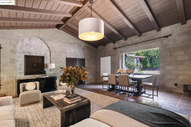 2900 Buena Vista Way, Berkeley CA: https://media.crmls.org/mediaz/15303d26-20a4-4613-bf5f-8400772f25f0.jpg