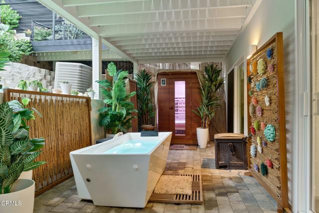 Detail Gallery Image 22 of 52 For 11770 Pacific Coast Hwy #U,  Malibu,  CA 90265 - 4 Beds | 4 Baths