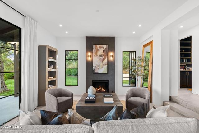 33235 Mulholland Highway, Malibu CA: https://media.crmls.org/mediaz/15310340-e14a-4e56-9ca3-baf23b9fc8d4.jpg