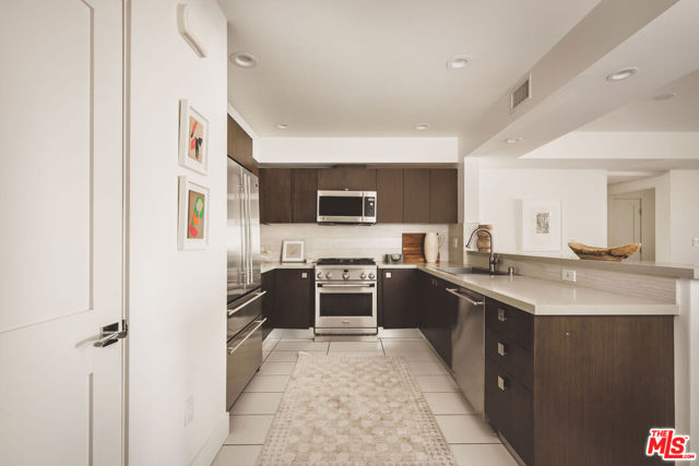 118 N Kings Road, Los Angeles CA: https://media.crmls.org/mediaz/153136c8-6cf1-4c38-bd36-982a2e49ee74.jpg