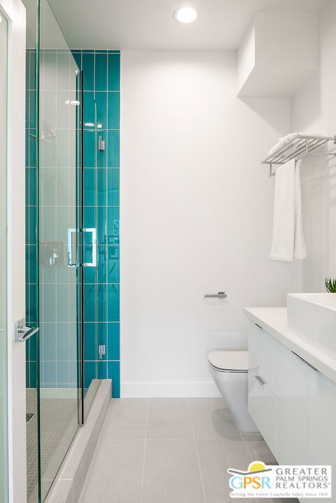 717 N ORLANDO Avenue, Los Angeles CA: https://media.crmls.org/mediaz/15313de6-daff-4cfe-8071-f78e2aee76f1.jpg