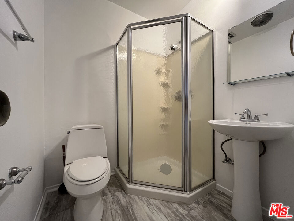 https://media.crmls.org/mediaz/153163d3-55bd-4441-9e40-dd1f80404a94.jpg?preset=X-Large