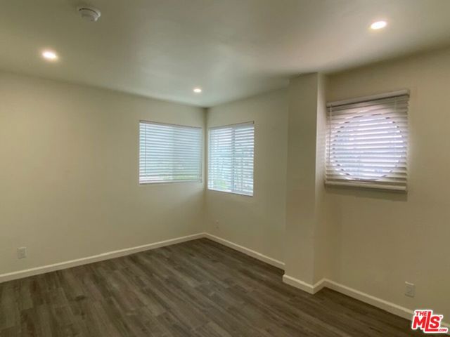 4832 Rosewood Avenue, Los Angeles CA: https://media.crmls.org/mediaz/15326e6d-2f0d-4acf-95bc-088070578d69.jpg
