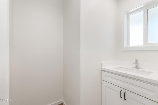 8751 Odessa Avenue, North Hills CA: https://media.crmls.org/mediaz/1532ccba-a6b4-4cab-94e3-9abb05610957.jpg