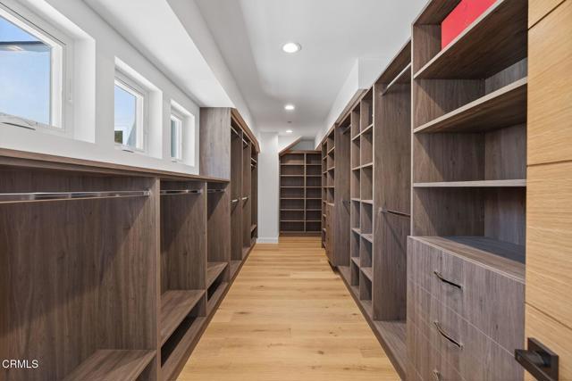 2407 Sunset Drive, Ventura CA: https://media.crmls.org/mediaz/153321fb-a4e9-4d74-bc52-8baf716c8422.jpg