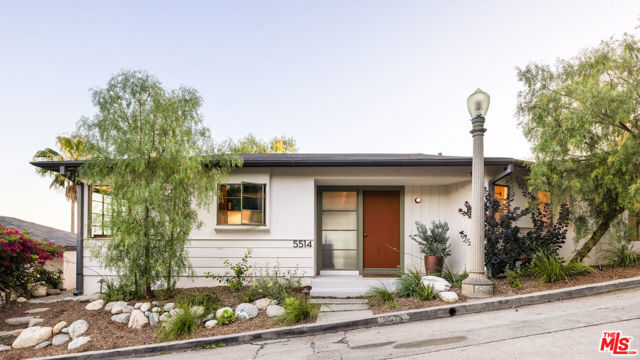 5514 Ridge Oak Drive, Los Angeles CA: https://media.crmls.org/mediaz/15335413-90b3-4b3b-8e9e-1b41980dfe60.jpg