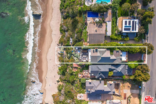 31740 Broad Beach Road, Malibu CA: https://media.crmls.org/mediaz/1533ad50-0b9a-4409-b876-6b9f65923b41.jpg