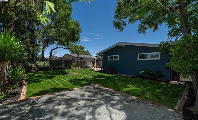 1172 Pine St, Livermore CA: https://media.crmls.org/mediaz/15342f58-92e3-41f3-b9ed-abc26985675a.jpg