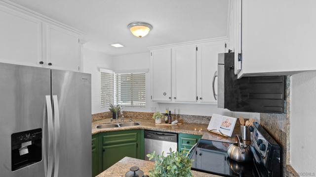 4580 Ohio St, San Diego CA: https://media.crmls.org/mediaz/153444be-92ec-4024-8478-ea419b5bc0a6.jpg