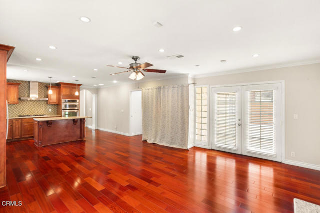 4841 Crown Avenue, La Canada Flintridge CA: https://media.crmls.org/mediaz/153446f8-d103-49f5-9f70-da469b955434.jpg