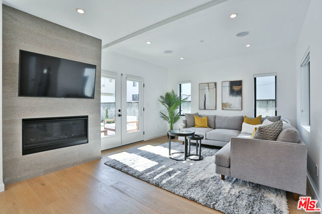 1622 S Mansfield Avenue, Los Angeles CA: https://media.crmls.org/mediaz/15347fd1-46b6-4584-8888-e34db96a3892.jpg