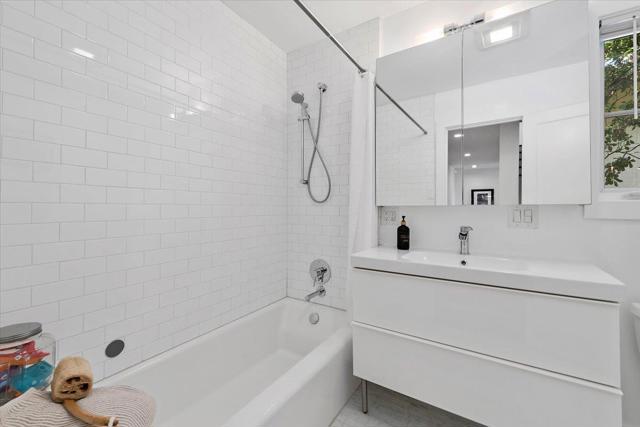 333 Oakview Drive, San Carlos CA: https://media.crmls.org/mediaz/15349cda-cdff-43dd-9e4a-0d8a3948eb63.jpg
