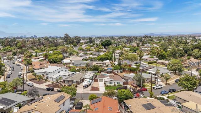 4527 Chinook Court, San Diego CA: https://media.crmls.org/mediaz/1534c426-3ddc-4371-8b1d-cc12e954a739.jpg