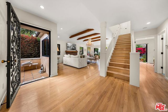 305 E Islay Street, Santa Barbara CA: https://media.crmls.org/mediaz/1534c51e-d90c-4e5a-bbea-8decb8f9a637.jpg