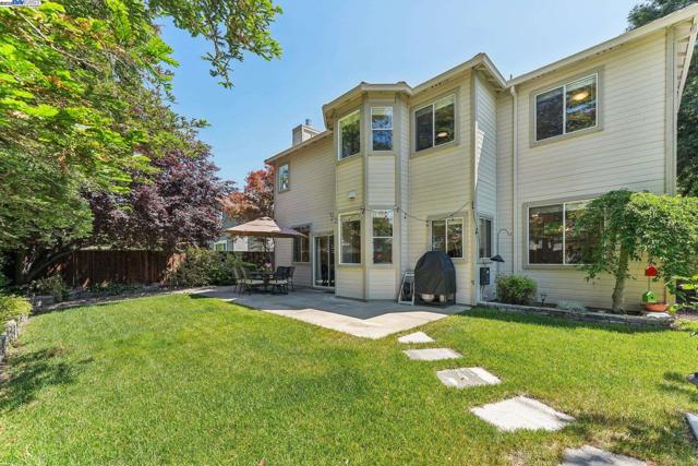 1159 Vintner Pl, Livermore CA: https://media.crmls.org/mediaz/1534e048-4b69-40aa-8afc-a3d018a8563f.jpg