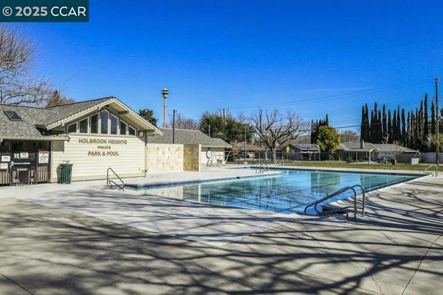 3189 Fitzpatrick Dr, Concord CA: https://media.crmls.org/mediaz/153587c2-ab3d-466f-8aae-0fc11dc3fe28.jpg