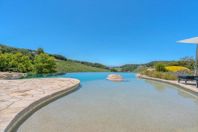 25926 Puerta Del Cajon, Monterey CA: https://media.crmls.org/mediaz/15358bf0-5ea1-4b09-9627-96eb1ba8e4b1.jpg